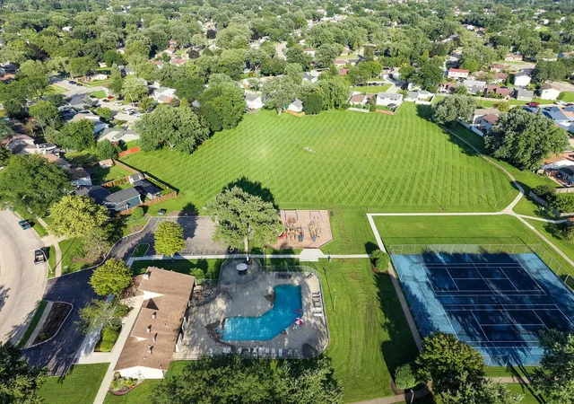 37th image of 17 Joslyn Dr, Elgin, IL 60120 | MLS# 12734996