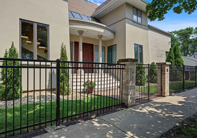 Photo 1 of Single family home for sale at 1915 S Washington Ave, Park Ridge, IL 60068 | MLS# 12735030 | Listing updated on 2026-08-25