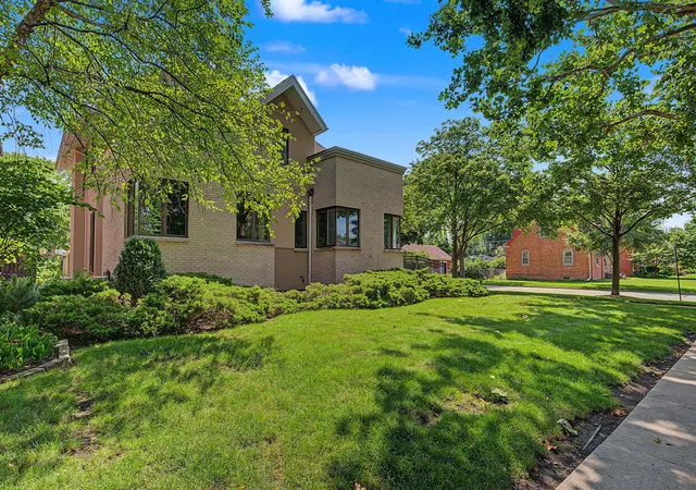 Photo 3 of Single family home for sale at 1915 S Washington Ave, Park Ridge, IL 60068 | MLS# 12735030 | Listing updated on 2026-08-25
