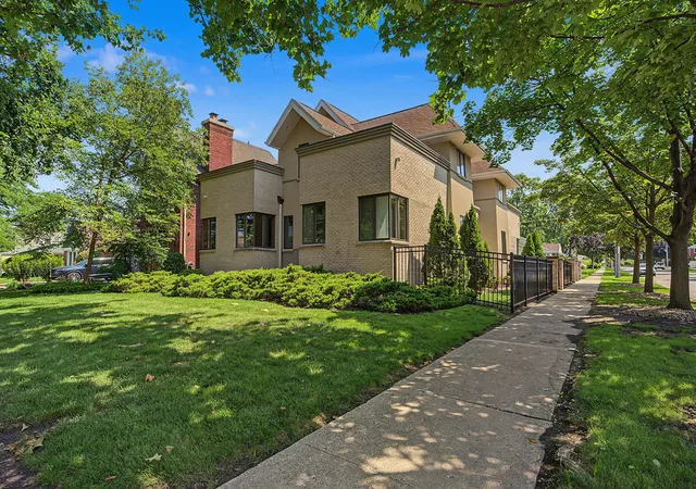 Photo 3 of Single family home for sale at 1915 S Washington Ave, Park Ridge, IL 60068 | MLS# 12735030 | Listing updated on 2026-10-20