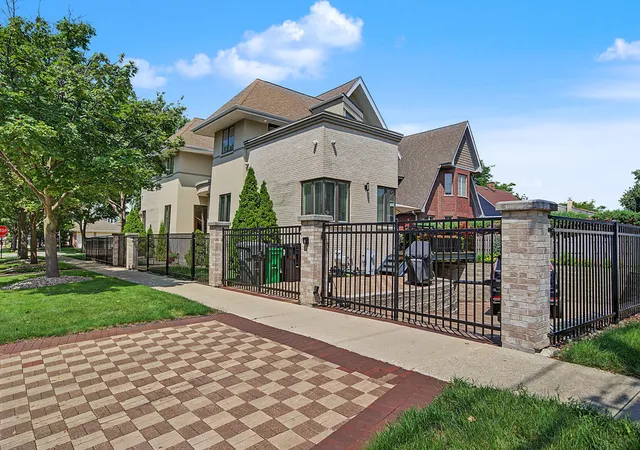 Photo 4 of Single family home for sale at 1915 S Washington Ave, Park Ridge, IL 60068 | MLS# 12735030 | Listing updated on 2026-10-20