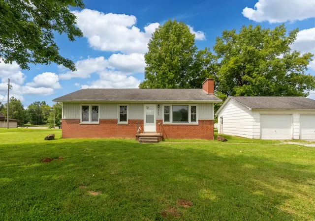 Photo 3 of Single family home for sale at 6793 Giant City Rd, Carbondale, IL 62902 | MLS# 12735036 | Listing updated on 2026-09-01