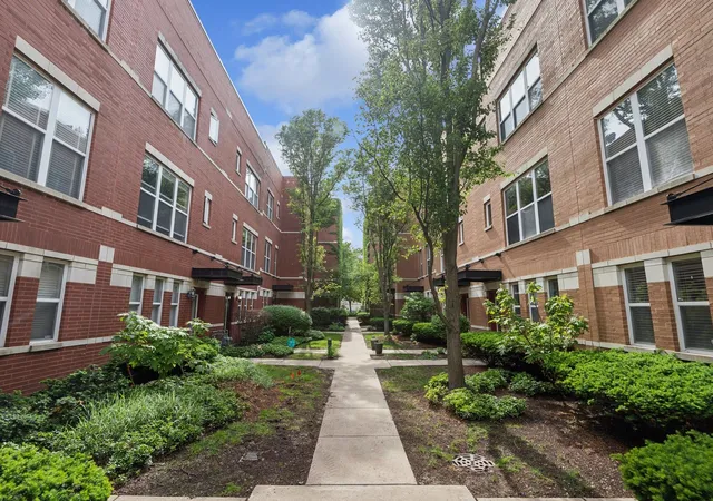 2nd image of 521 Chicago Ave #H, Evanston, IL 60202 | MLS# 12735041