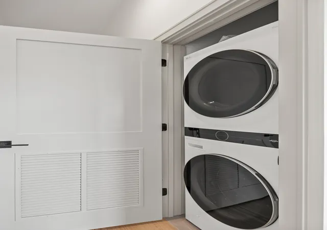 Listing Photo 2 - Condo for sale in building located at 5340 N Lincoln Ave, Chicago, IL 60625 - Unit #201