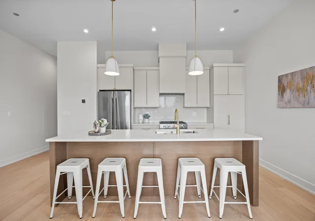 Photo 4 of Condo for sale at 5340 N Lincoln Ave #201, Chicago, IL 60625 | MLS# 12735051 | Listing updated on 2026-08-23