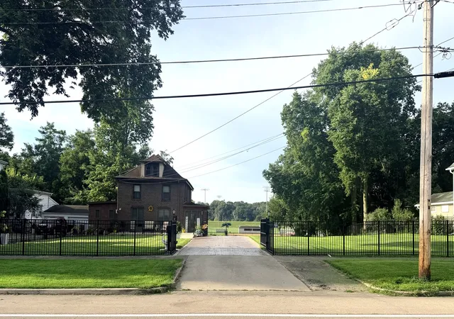 1st image of 527 E Main St, Ottawa, IL 61350 | MLS# 12735115