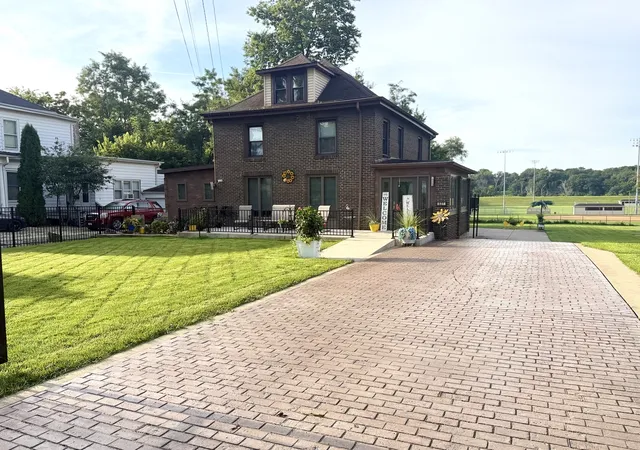 2nd image of 527 E Main St, Ottawa, IL 61350 | MLS# 12735115