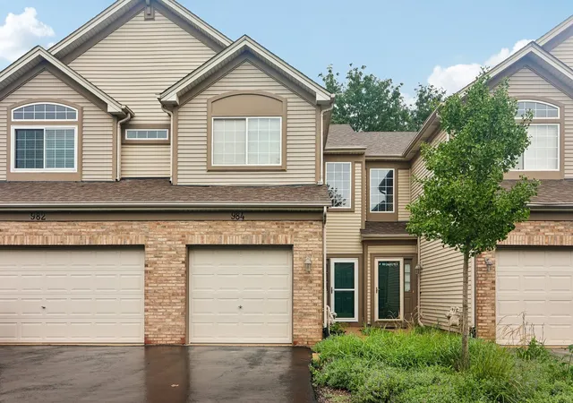 image of 984 Parkhill Cir, Aurora, IL 60502 | MLS# 12735129