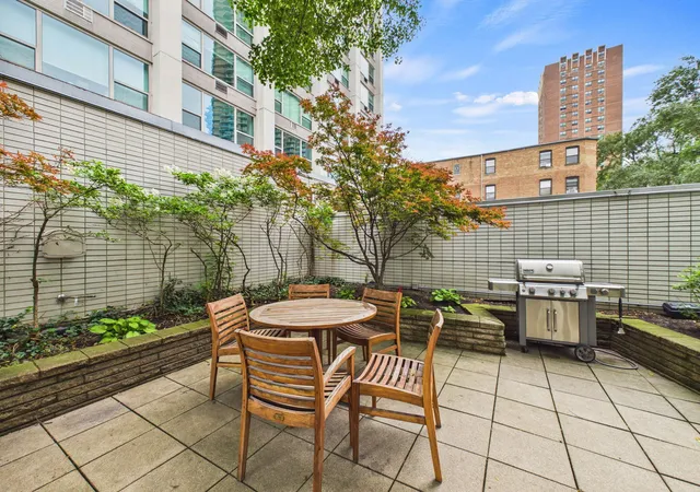 2nd image of 3600 N Lake Shore Dr, Chicago, IL 60613