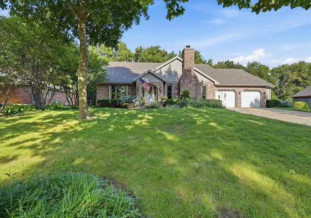 2nd image of 2105 Berrywood Ln, Bloomington, IL 61704 | MLS# 12735172