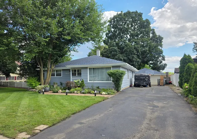 Photo 1 of Single family home for sale at 605 E Maple Ave, Mundelein, IL 60060 | MLS# 12735196 | Listing updated on 2026-08-26