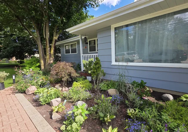 Photo 2 of Single family home for sale at 605 E Maple Ave, Mundelein, IL 60060 | MLS# 12735196 | Listing updated on 2026-08-26