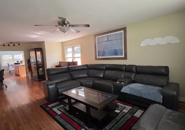 Photo 3 of Single family home for sale at 605 E Maple Ave, Mundelein, IL 60060 | MLS# 12735196 | Listing updated on 2026-08-26