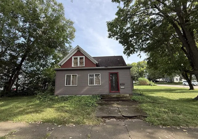 Photo 2 of Single family home for sale at 1012 Richard St, Henry, IL 61537 | MLS# 12735205 | Listing updated on 2026-08-25