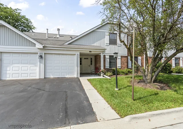 2nd image of 228 Arrowwood Ct #B2, Schaumburg, IL 60193 | MLS# 12735260