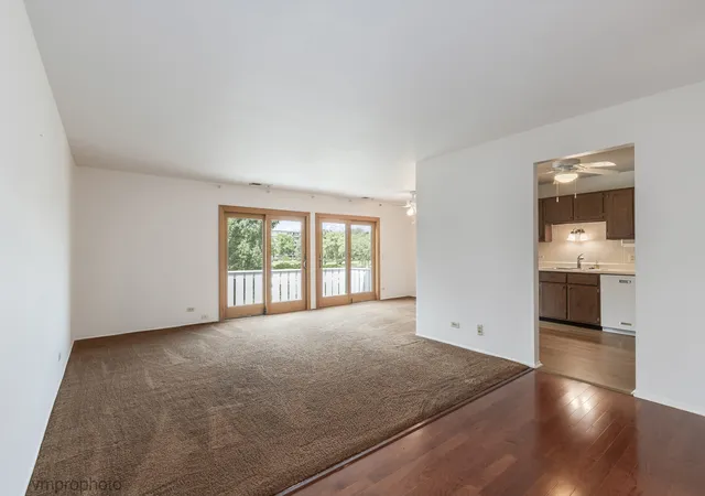 3rd image of 228 Arrowwood Ct, Schaumburg, IL 60193
