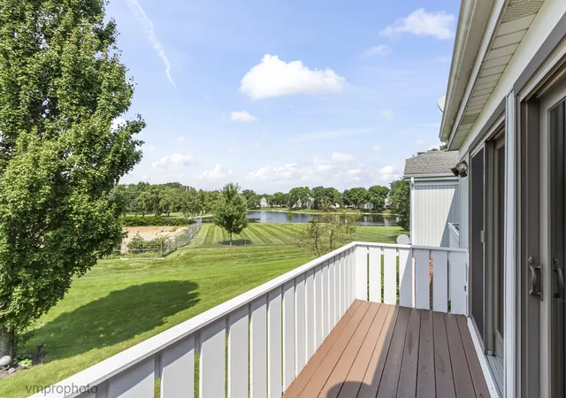 4th image of 228 Arrowwood Ct, Schaumburg, IL 60193