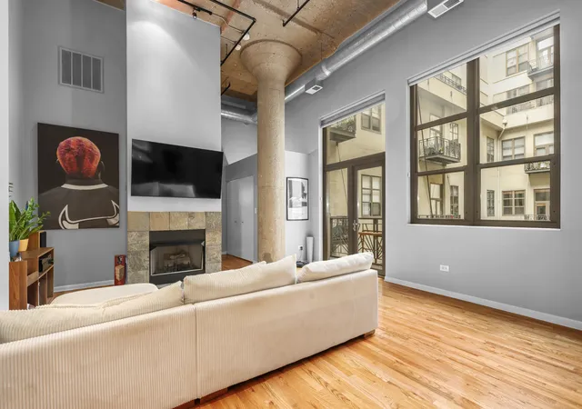 Photo 3 of Condo for sale at 758 N Larrabee St #425, Chicago, IL 60654 | MLS# 12735267 | Listing updated on 2026-08-25