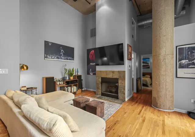 Photo 3 of Condo for sale at 758 N Larrabee St #425, Chicago, IL 60654 | MLS# 12735267 | Listing updated on 2026-08-25