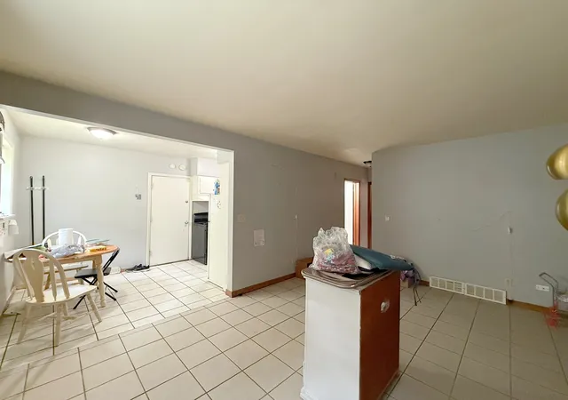 Listing Photo 5 - Condo for sale in building located at 1228 24th Ave, Rock Island, IL 61201