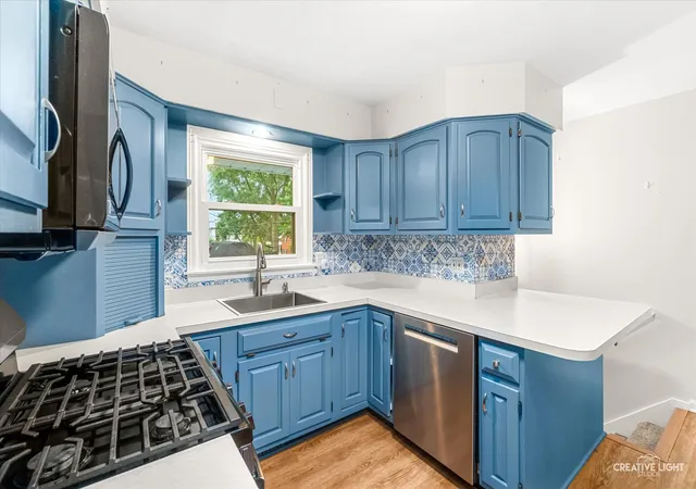 Photo 4 of Single family home for sale at 932 Longmeadow Dr, Geneva, IL 60134 | MLS# 12735351 | Listing updated on 2026-08-25