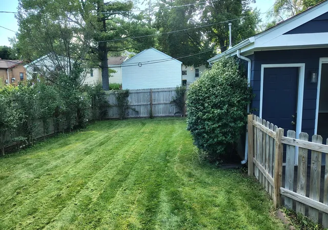 Photo 5 of Single family home for sale at 390 E Diane Dr, Buffalo Grove, IL 60089 | MLS# 12735393 | Listing updated on 2026-09-06