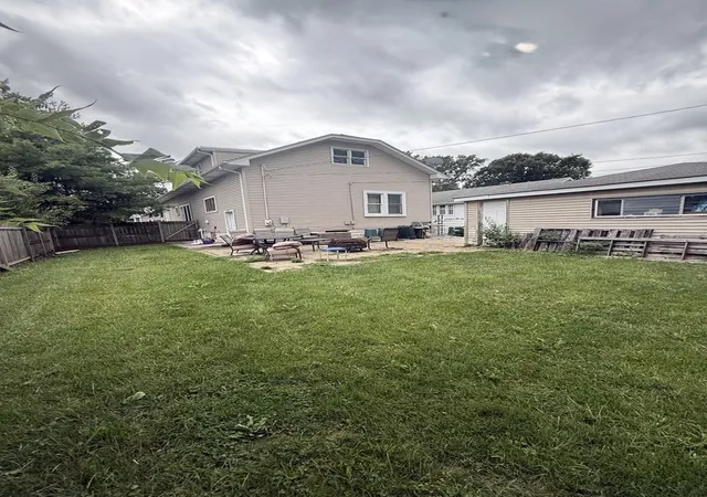 24th image of 1682 Van Buren Ave, Des Plaines, IL 60018 | MLS# 12735438
