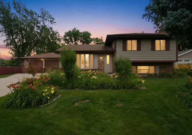 1st image of 127 Barrett Ln, Schaumburg, IL 60193 | MLS# 12735440