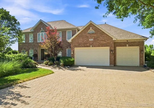 3rd image of 39W044 Foxwood Ln, St. Charles, IL 60175 | MLS# 12735479