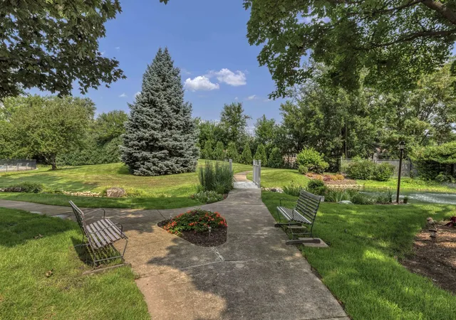 2nd image of 1103 N Mill St, Naperville, IL 60563