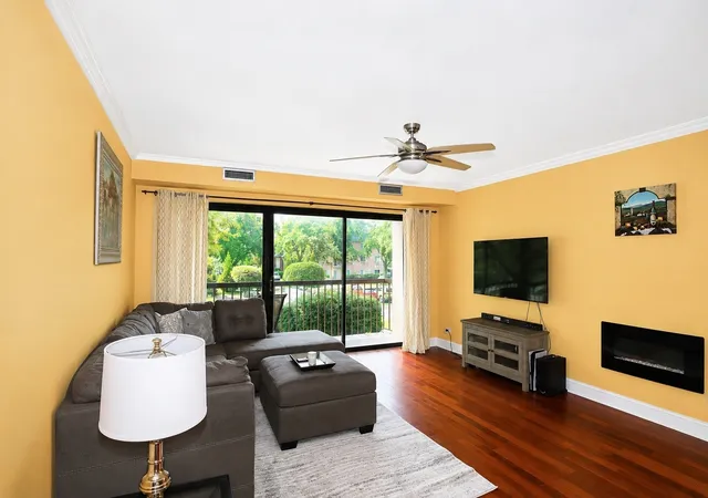4th image of 1103 N Mill St #104, Naperville, IL 60563 | MLS# 12735482