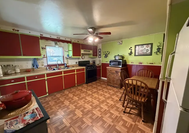 Photo 4 of Single family home for sale at 504 N Walnut St, Centralia, IL 62801 | MLS# 12735489 | Listing updated on 2026-08-23