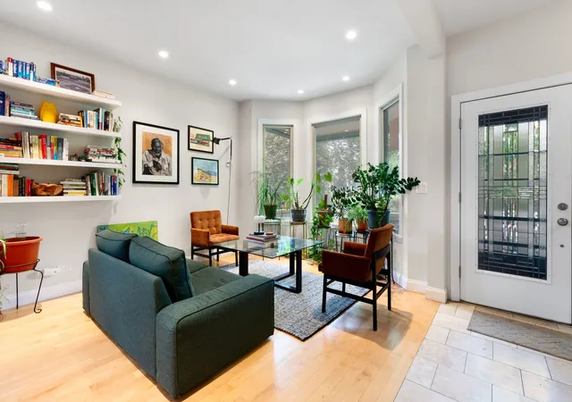 3rd image of 2833 N Francisco Ave, Chicago, IL 60618 | MLS# 12735522