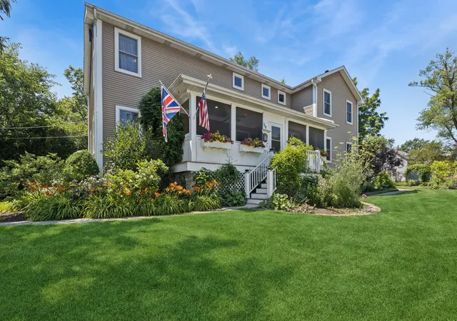 Photo 1 of Single family home for sale at 118 Waverly Rd, Barrington, IL 60010 | MLS# 12735525 | Listing updated on 2026-09-01