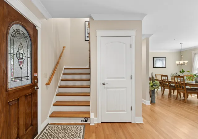 Photo 4 of Single family home for sale at 118 Waverly Rd, Barrington, IL 60010 | MLS# 12735525 | Listing updated on 2026-09-01