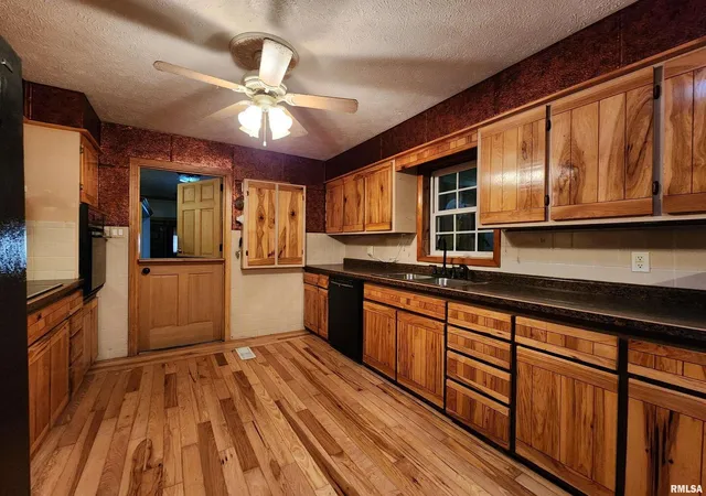 Photo 4 of Single family home for sale at 5628 Coal St, Sesser, IL 62884 | MLS# 12735531 | Listing updated on 2026-08-25