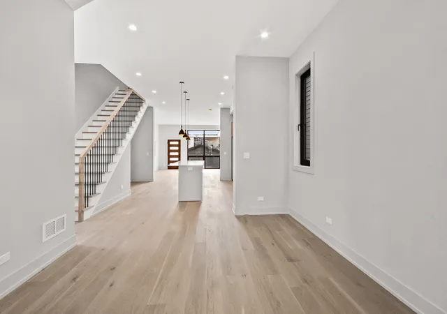 3rd image of 6641 S Evans Ave, Chicago, IL 60637 | MLS# 12735540