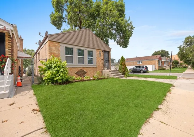 Photo 2 of Sale Pending at 4800 S Lavergne Ave, Chicago, IL 60638 | MLS# 12735545 | Listing updated on 2026-08-28