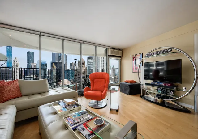 3rd image of 300 N State St #4709, Chicago, IL 60654 | MLS# 12735564
