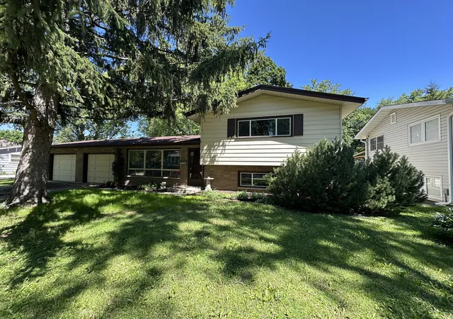 2nd image of 641 Clover Rd, Wauconda, IL 60084 | MLS# 12735591