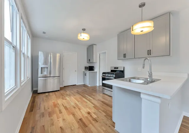 Listing Photo 3 - Condo for sale in building located at 5256 S Carpenter St, Chicago, IL 60609