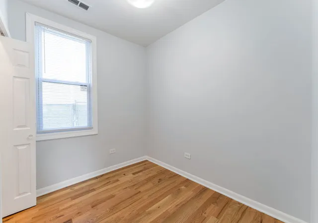 Listing Photo 4 - Condo for sale in building located at 5256 S Carpenter St, Chicago, IL 60609