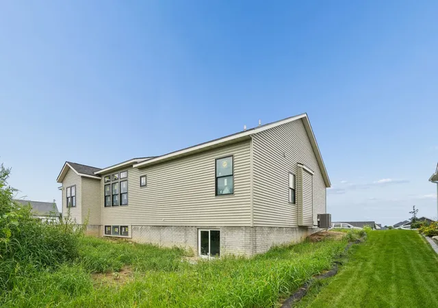Photo 1 of Single family home for sale at 6113 Duggleby Ave, Davenport, IA 52807 | MLS# 12735605 | Listing updated on 2026-09-26