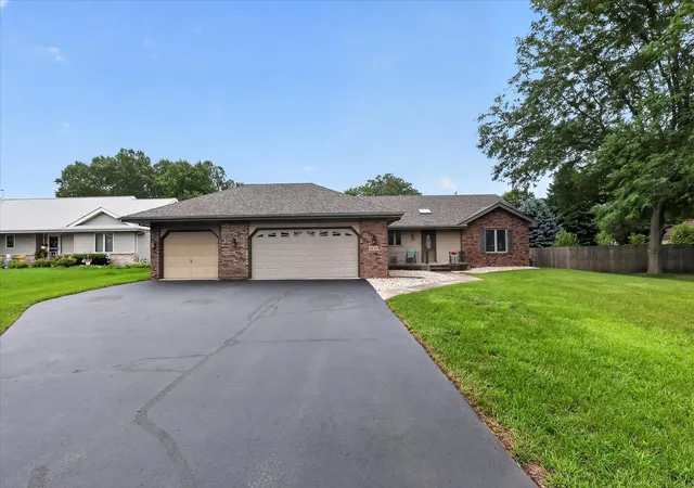 1st image of 6633 Shadybrook Trl, Loves Park, IL 61111 | MLS# 12735620
