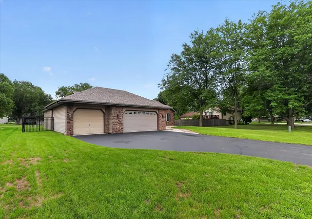 2nd image of 6633 Shadybrook Trl, Loves Park, IL 61111 | MLS# 12735620