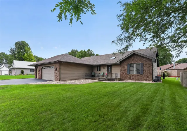 Photo 3 of Sale Pending at 6633 Shadybrook Trl, Loves Park, IL 61111 | MLS# 12735620 | Listing updated on 2026-09-08