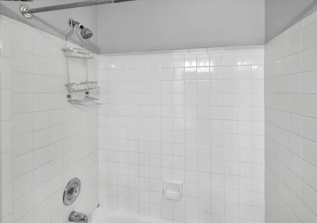 20th image of 912 Manchester Cir, Schaumburg, IL 60193 | MLS# 12735629