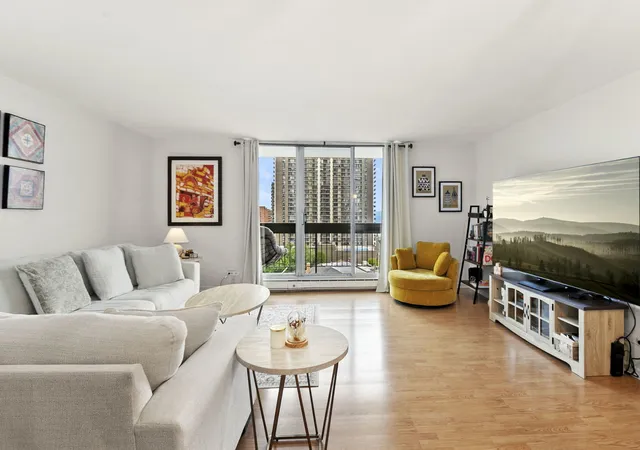 4th image of 5901 N Sheridan Rd #13F, Chicago, IL 60660 | MLS# 12735651