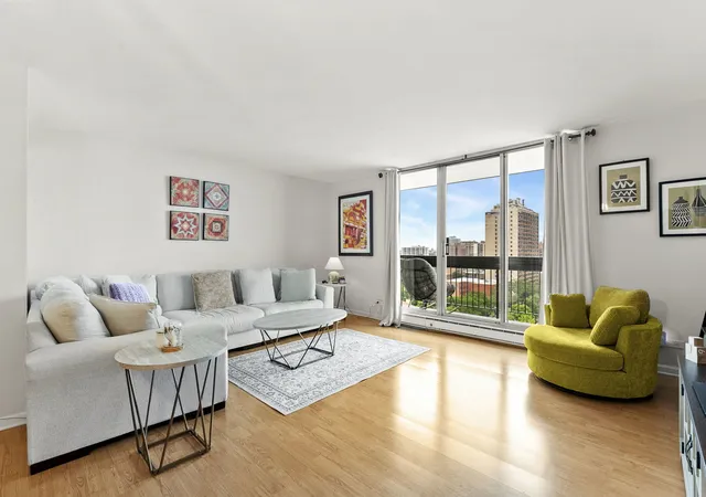 5th image of 5901 N Sheridan Rd #13F, Chicago, IL 60660 | MLS# 12735651