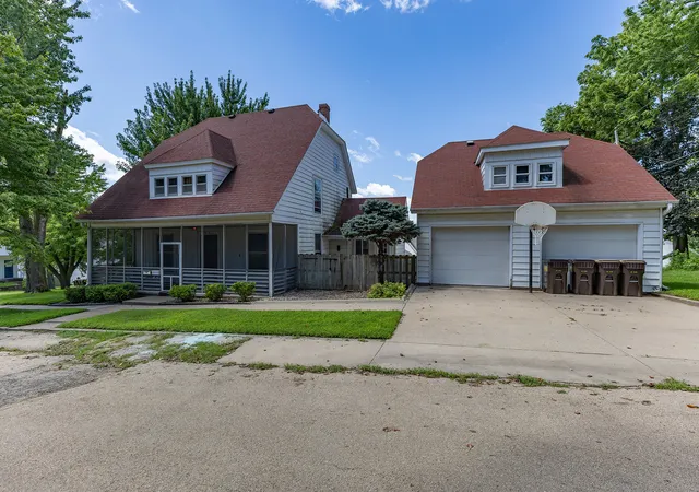 Single family home for sale at 916 7th Street, Fulton, IL 61252 | MLS# 12735652